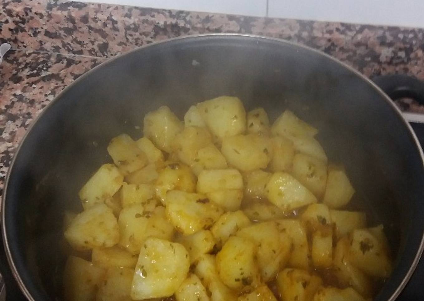 Patatas rehogadas con ajo y perejil