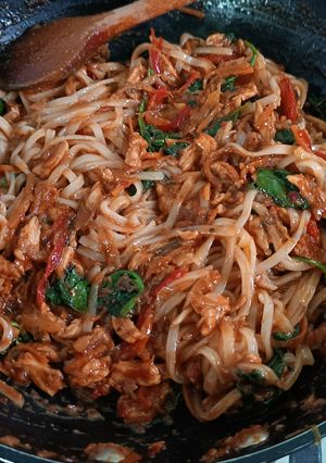 Zöldséges csípős rizstészta recept fotója