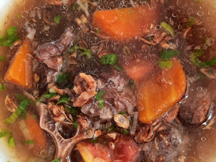 Bagaimana Menyiapkan Sop buntut slow cooker yang Bikin Ngiler