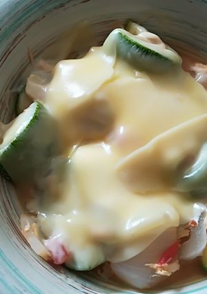 Una foto de Pechuga de pollo con calabacitas