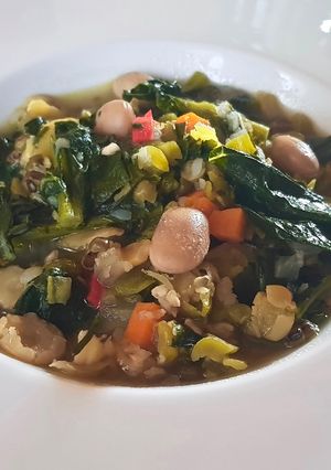 Foto di Zuppa di Legumi e Cavolo Nero Km0