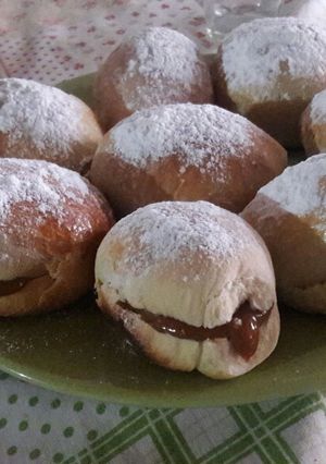 Una foto de Miguelitos rellenos de del de leche