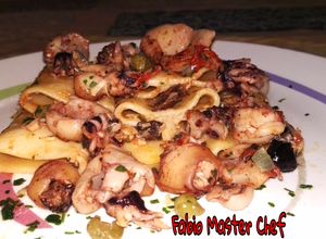 Foto di Paccheri con Moscardini, Pachino, Capperi e Olive Nere