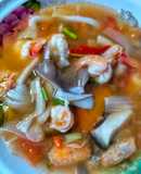ต้มยำเห็ดใส่กุ้ง