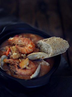 Una foto de Sopa de bacalao y marisco