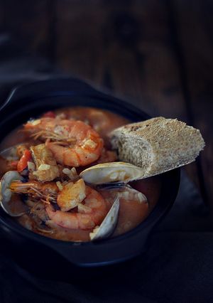 Una foto de Sopa de bacalao y marisco