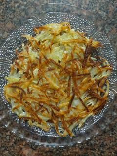 உருளைக்கிழங்கு பான்கேக் (Potato pancake recipe in tamil) செய்முறை முக்கிய புகைப்படம்