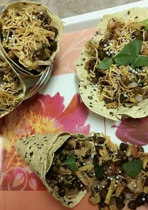 A picture of Papad chat platter.