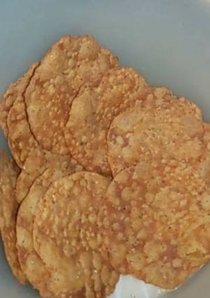A picture of Rice flour papad deep fried.