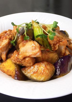Hình của món Gà xào cà tím sốt tương ngọt🍆.