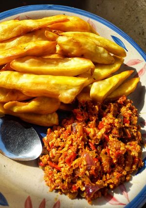 Soyayyen dankali da egg sauce ainihin hoton girkin