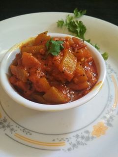 દૂધી- બટાટા નું શાક(dudhi -btata nu shak recipe in gujarati) રેસીપી મુખ્ય ફોટો