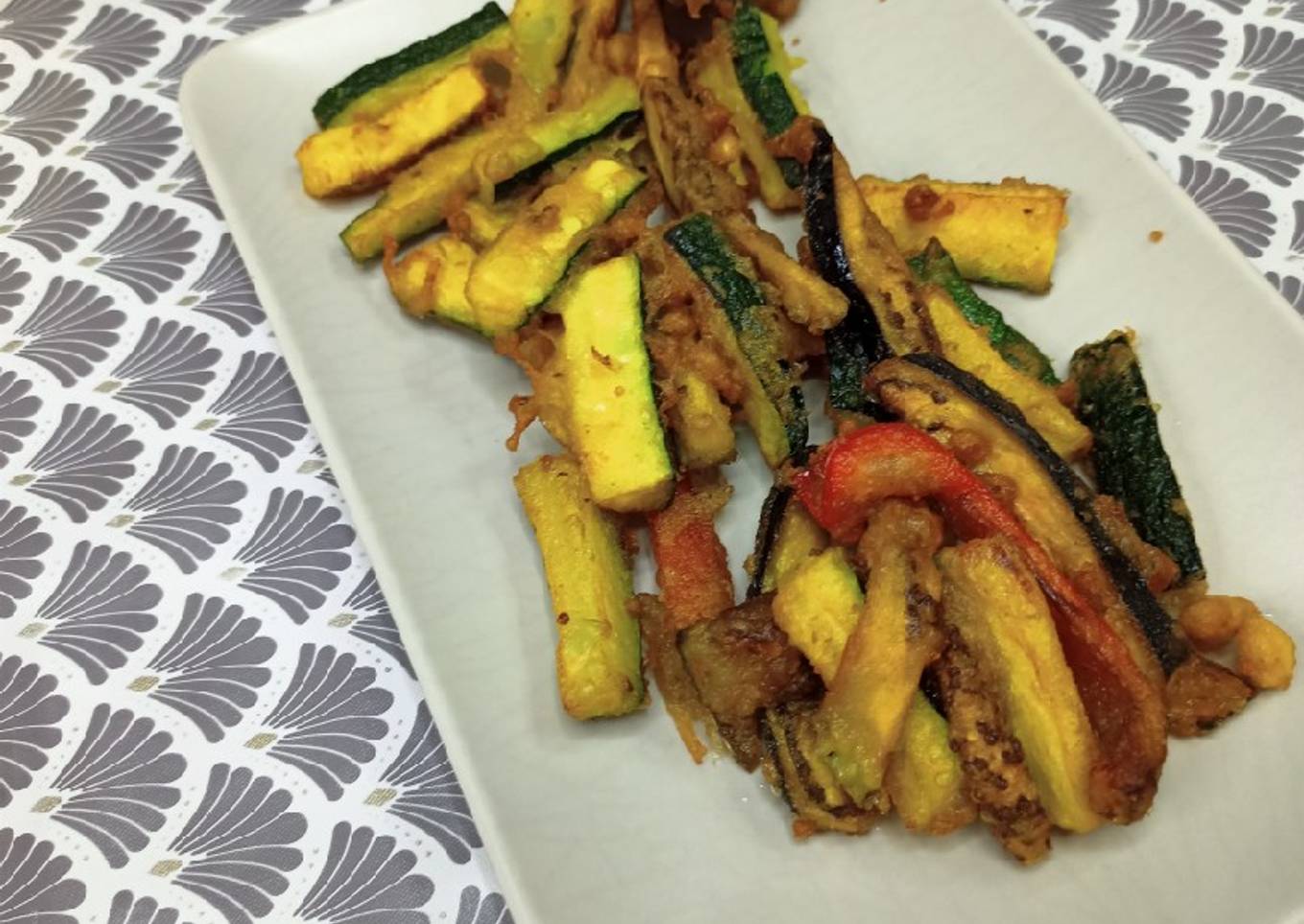 Verduras en tempura con miel