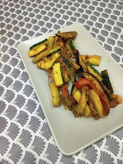 Una foto de Verduras en tempura con miel