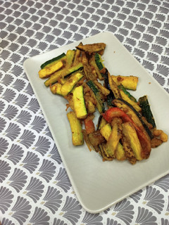 Una foto de Verduras en tempura con miel