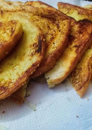 A picture of French toast.