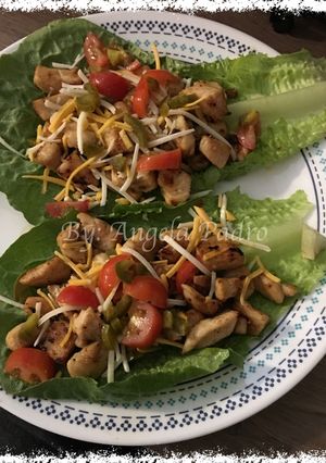 Una foto de Pechuga de pollo con vegetales