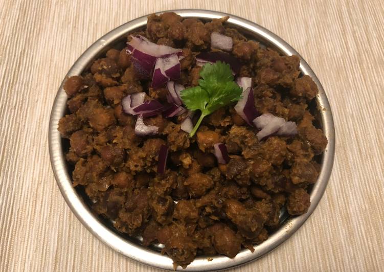 Steps to Prepare Homemade Bihari kale Chane ki ghugni