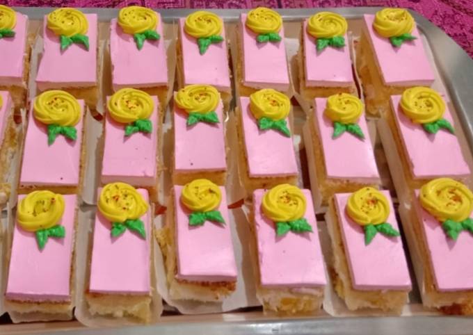 24 pineapple pastries