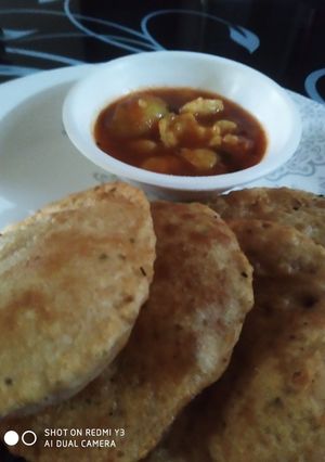 बेड़मी और आलू सब्जी (Bedmi aur aloo sabzi recipe in hindi) रेसिपी मुख्य फोटो
