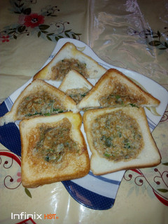 A picture of Bread pocket omelet.