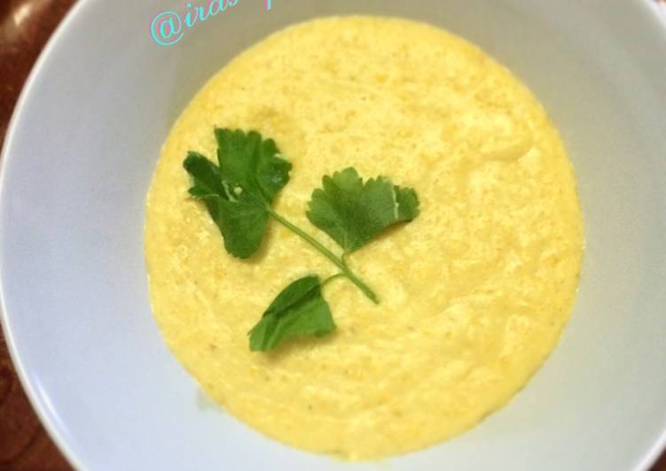 Creamy corn soup with chicken