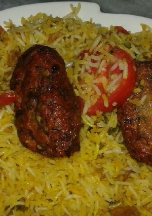 A picture of Reshmi biryani.