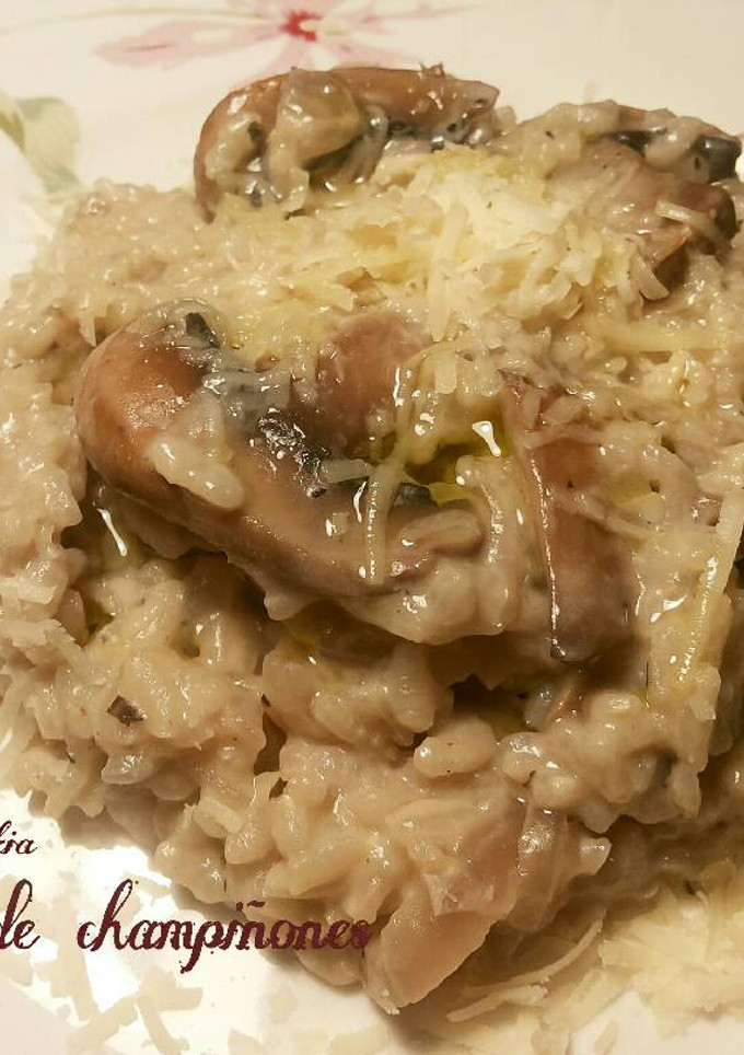 Una foto de Risotto de champiñones, con queso Idiazábal