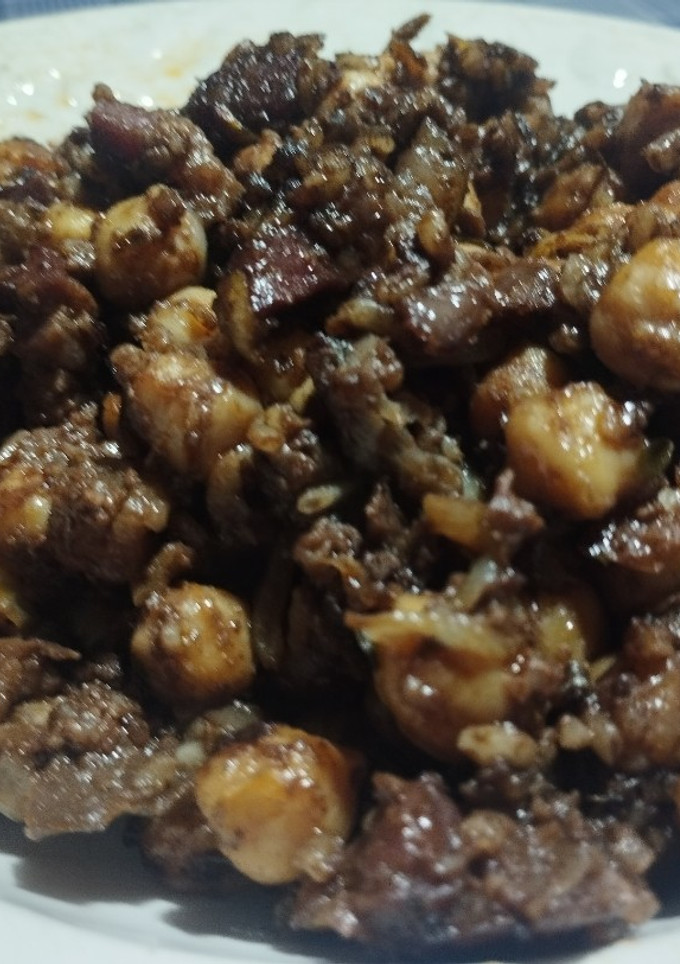 Una foto de Garbanzos con jamón y morcilla de Ávila