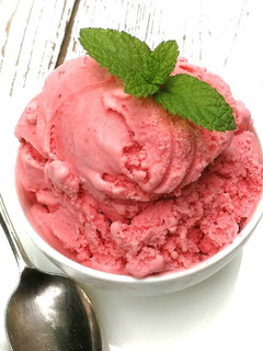 A picture of Creamy strawberry ice cream.