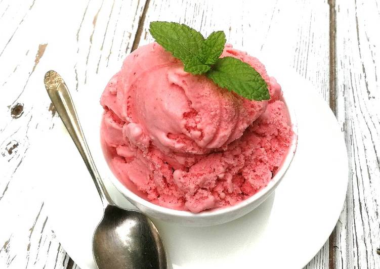 Simple Way to Prepare Homemade Creamy strawberry ice cream