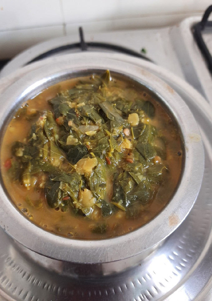 முருங்கை கீரை கூட்டு (Murunkai keerai kootu recipe in tamil) செய்முறை முக்கிய புகைப்படம்