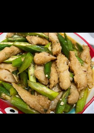 Hình của món Đậu bắp xào chả cá.