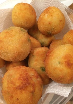 Una foto de Bombas de papa con cheddar