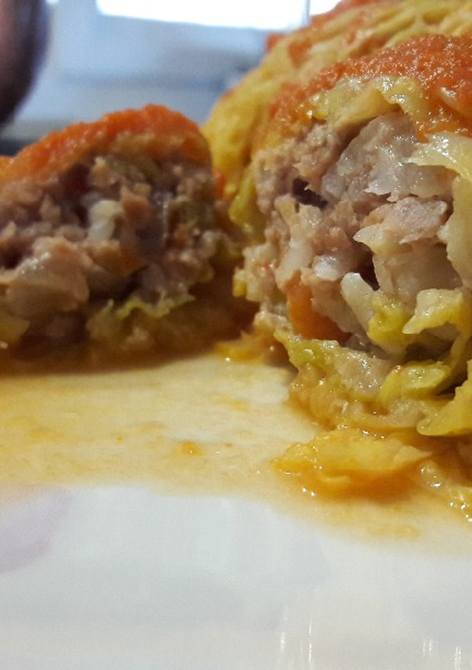 Una foto de Rollitos de col rellenos en salsa de tomate