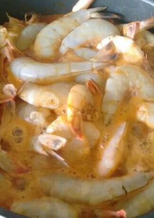 Una foto de Camarones en salsa chiltepin.ॐ