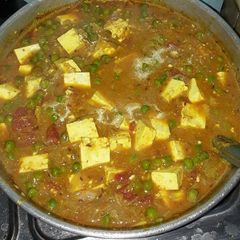 A picture of Matar paneer.