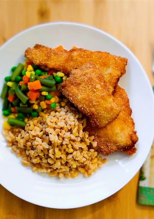 🌲 Pirított tarhonya mexói zöldséggel - Rántott halfilével recept fotója