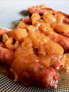 Una foto de Tapa de salchichas encebolladas