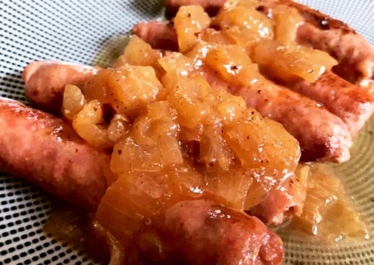 Tapa de salchichas encebolladas
