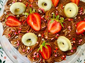 Una foto de Torta brownie con cream cheese de chocolate