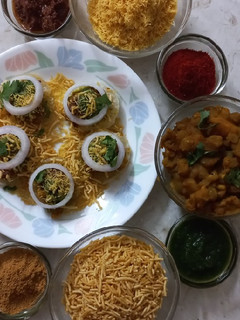 આલુ પૂરી (Aloo Poori Recipe In Gujarati) રેસીપી મુખ્ય ફોટો