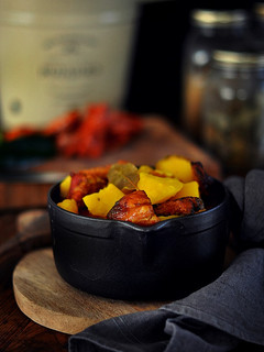 Una foto de Patatas guisadas con costillas adobadas