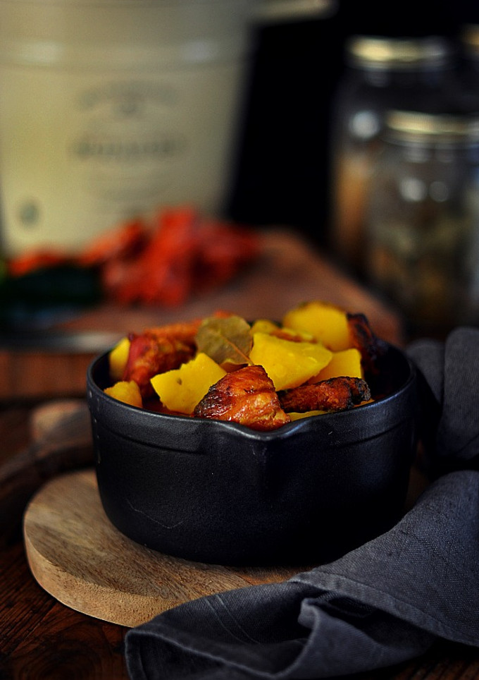 Una foto de Patatas guisadas con costillas adobadas