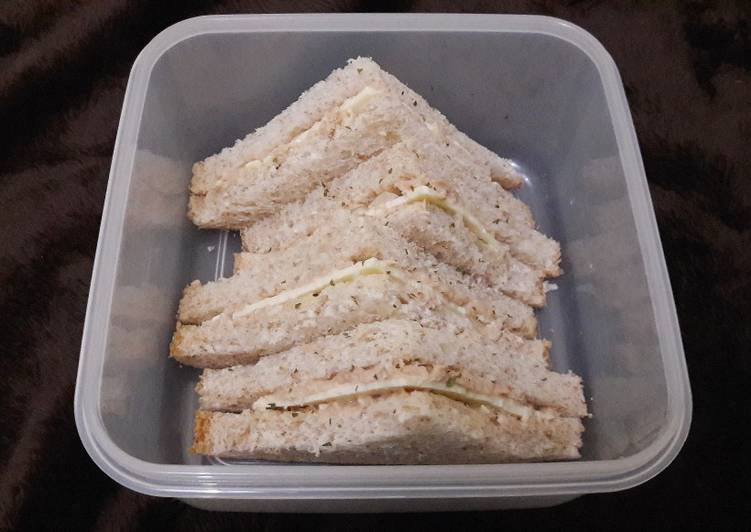 Langkah Mudah untuk Membuat Tuna Mayo Sandwich (Sarapan Anak Kost) Anti Gagal
