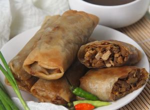 Foto resep Lumpia rebung dengan saus tauco