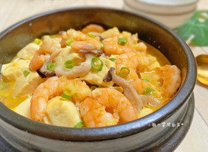 金沙蝦仁豆腐煲 的食譜成品照片
