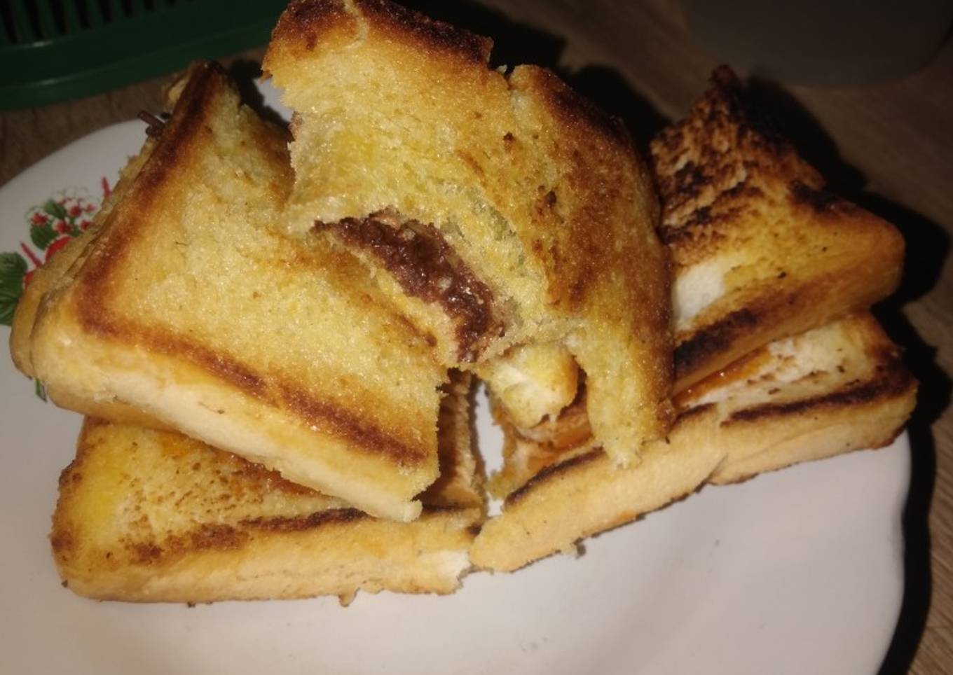 Roti bakar mantul