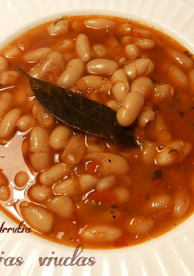 Una foto de Alubias blancas viudas