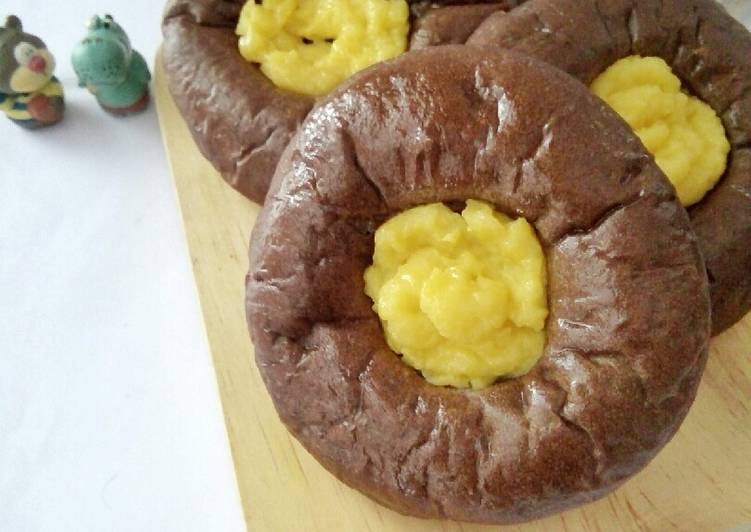 Chocolate Bun with Custard Cream